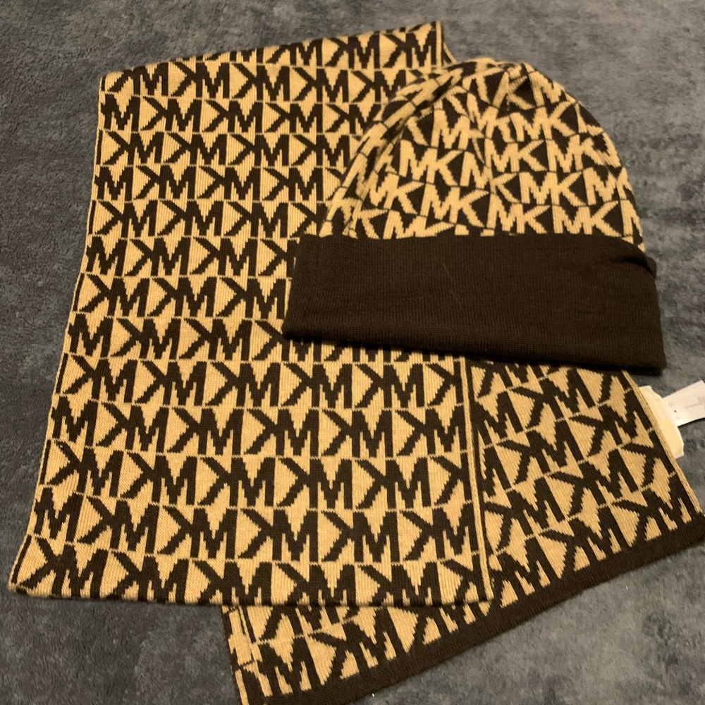 Micheal kors hat and scarf set